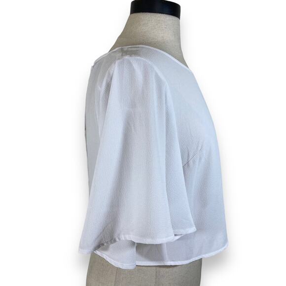 Bebe white button back crop top blouse with fluttery half length flare sleeves - Picture 5 of 7
